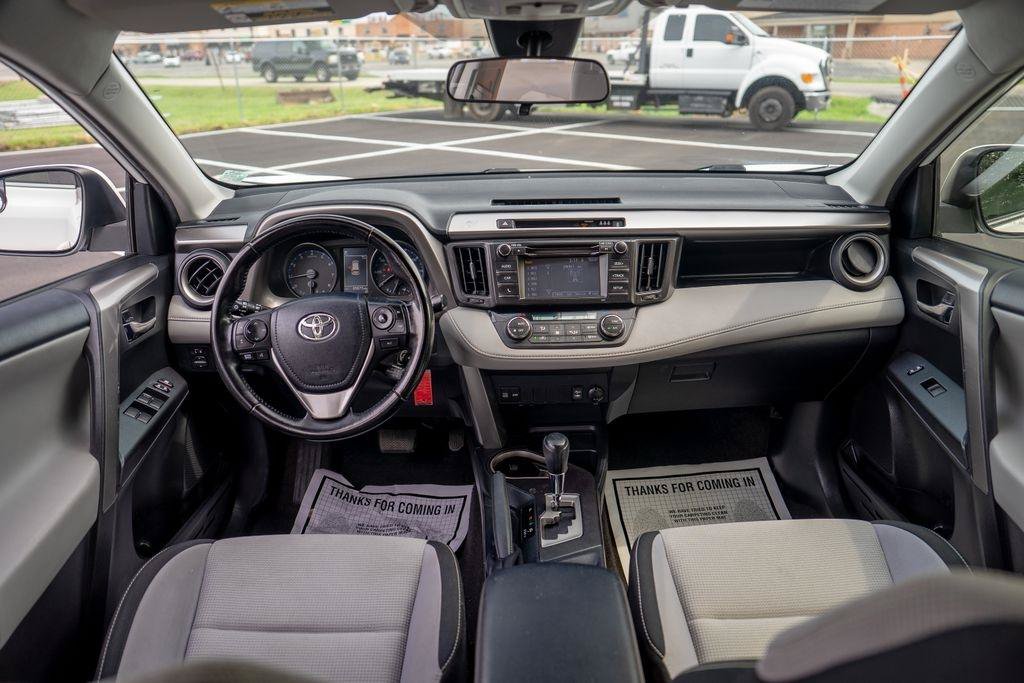 Used 2018 Toyota RAV4 XLE FWD image 16