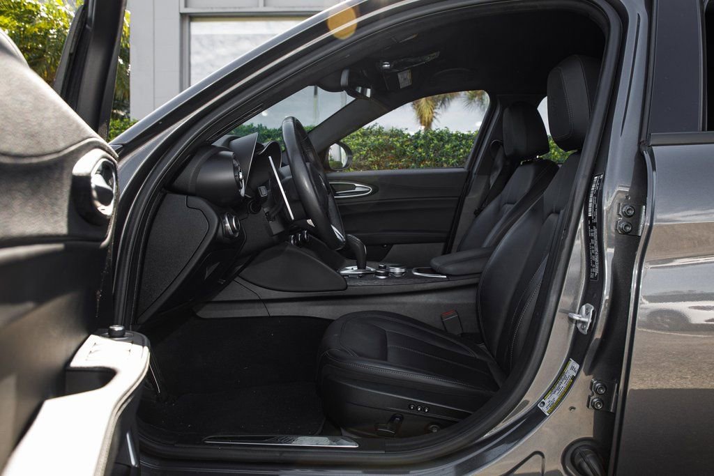 Used 2022 Alfa Romeo Giulia Sprint image 24