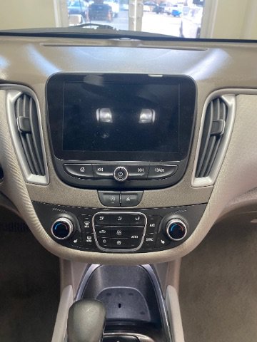 Used 2022 Chevrolet Malibu LT FWD image 28
