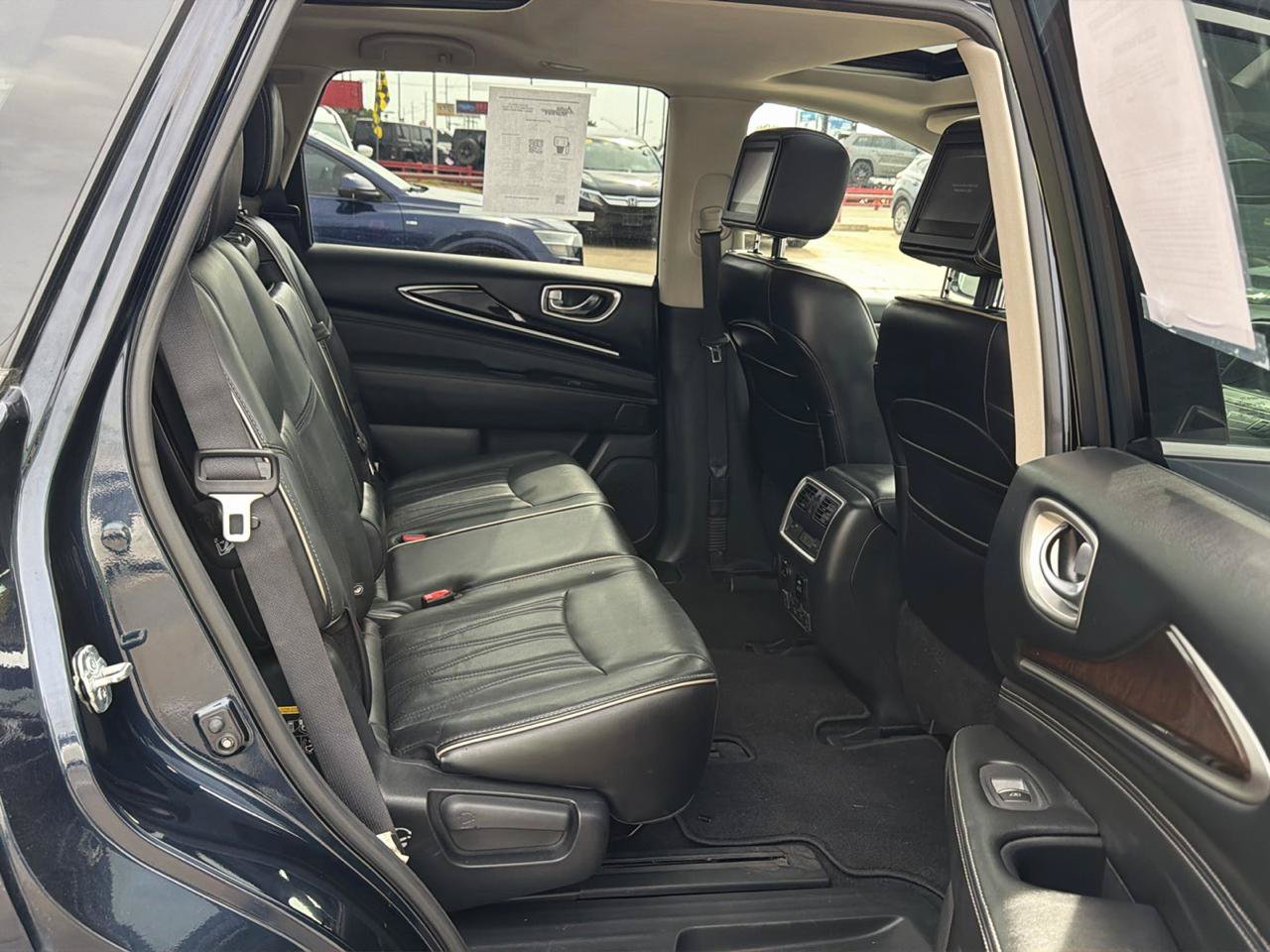 Used 2017 INFINITI QX60 Luxe w/ Deluxe Technology Package AWD/4WD image 28