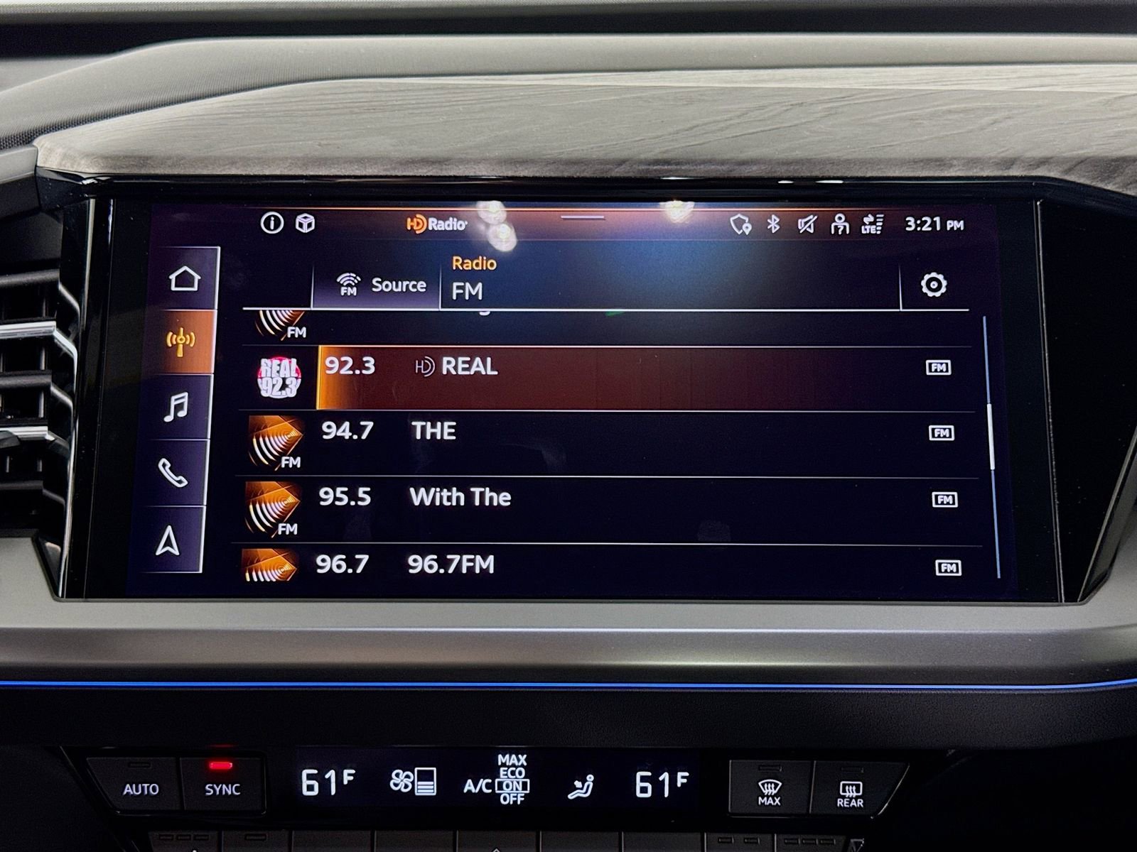 Used 2023 Audi Q4 e-tron Premium Plus w/ Premium Plus image 15