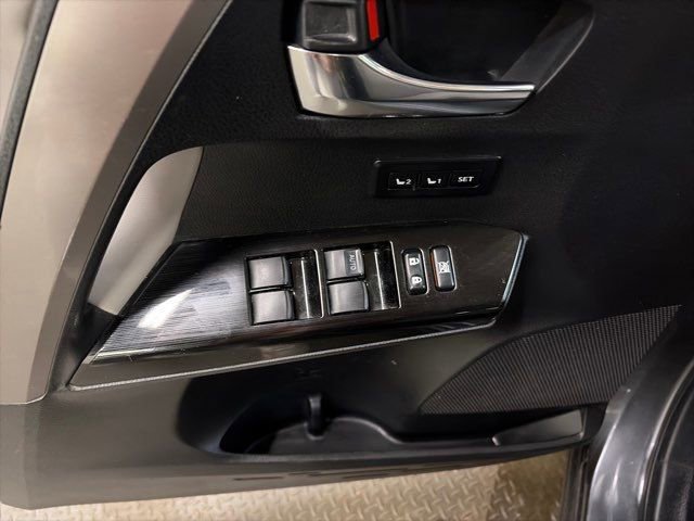 Used 2016 Toyota RAV4 Limited image 15