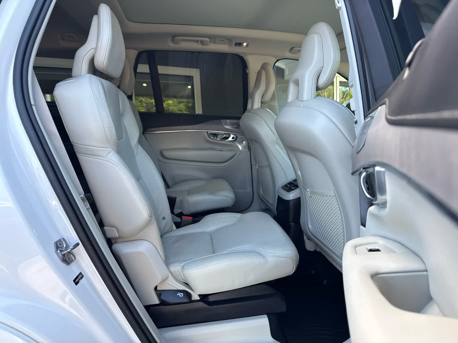 Used 2022 Volvo XC90 T8 Inscription w/ Advanced Package AWD/4WD image 17