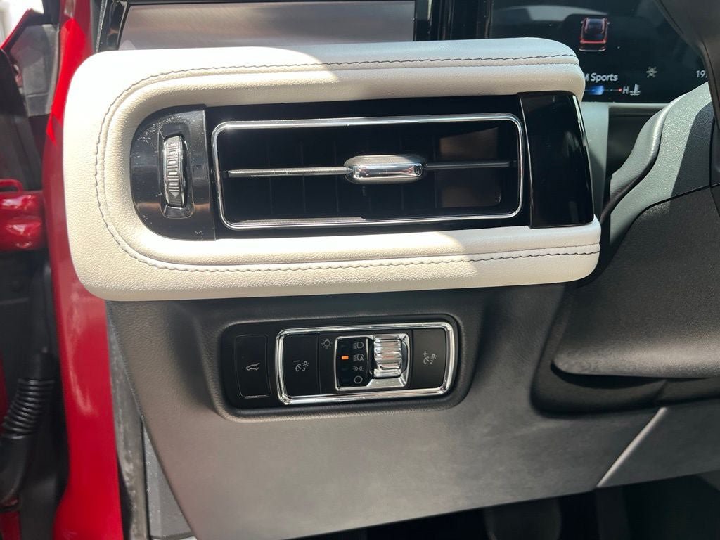 Used 2026 Lincoln Aviator AWD image 41