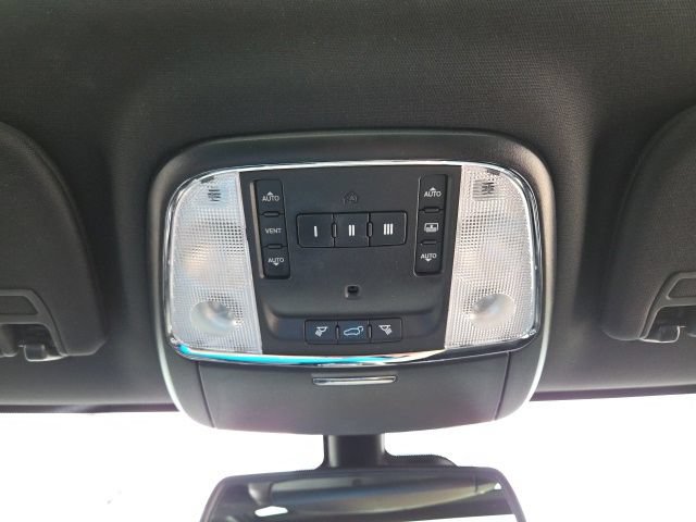 Used 2014 Jeep Grand Cherokee SRT8 w/ Luxury Group II AWD/4WD image 17