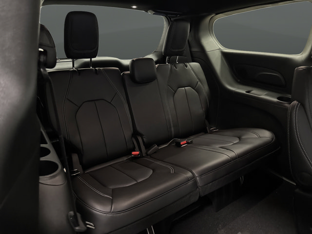 New 2026 Chrysler Pacifica Select AWD/4WD image 33