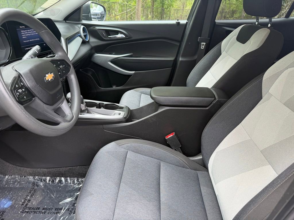 Used 2024 Chevrolet Trax LS image 18