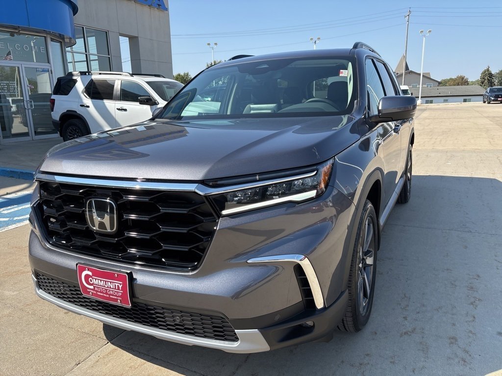 New 2025 Honda Pilot Touring image 7