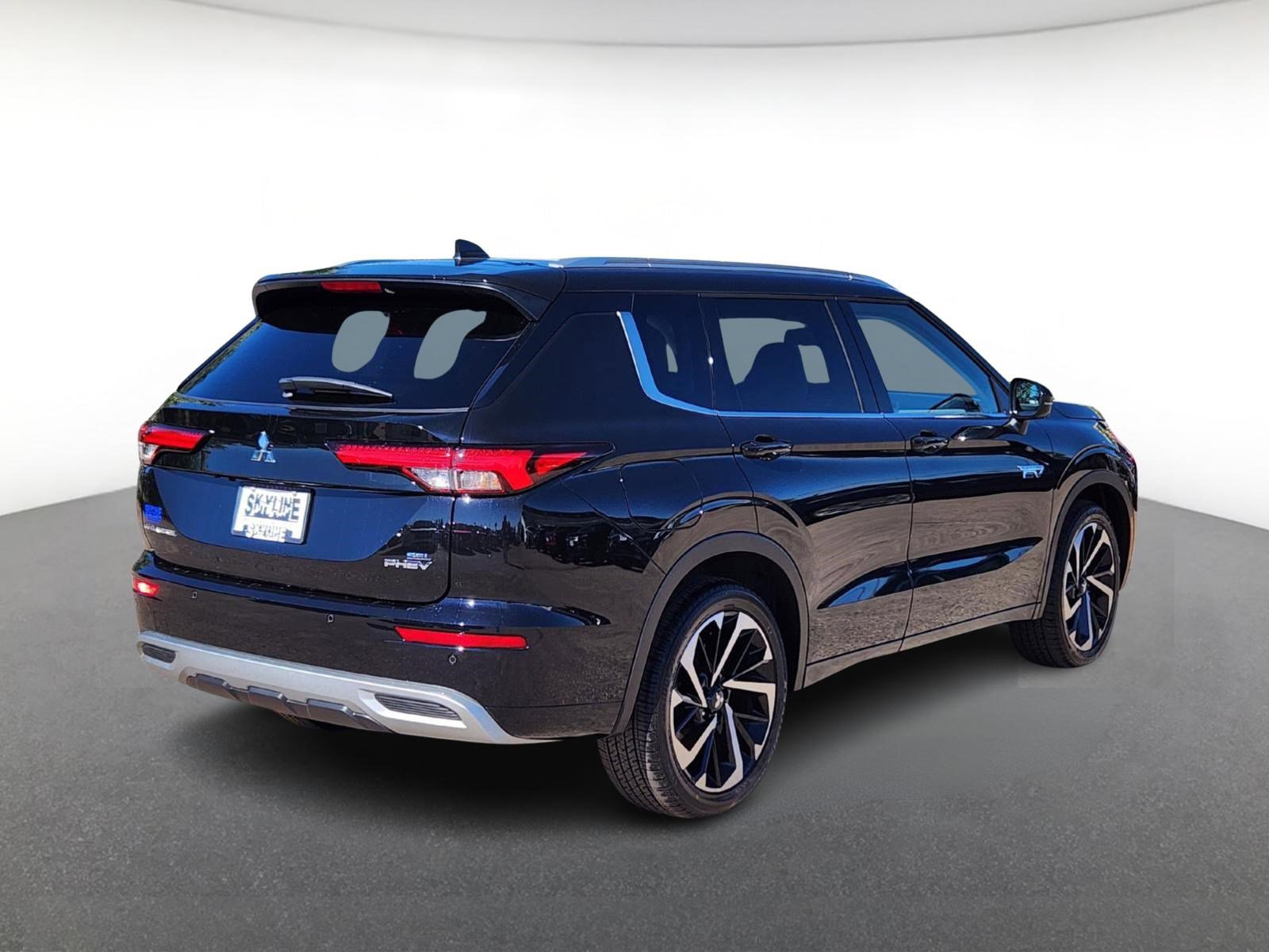 New 2025 Mitsubishi Outlander SEL image 3