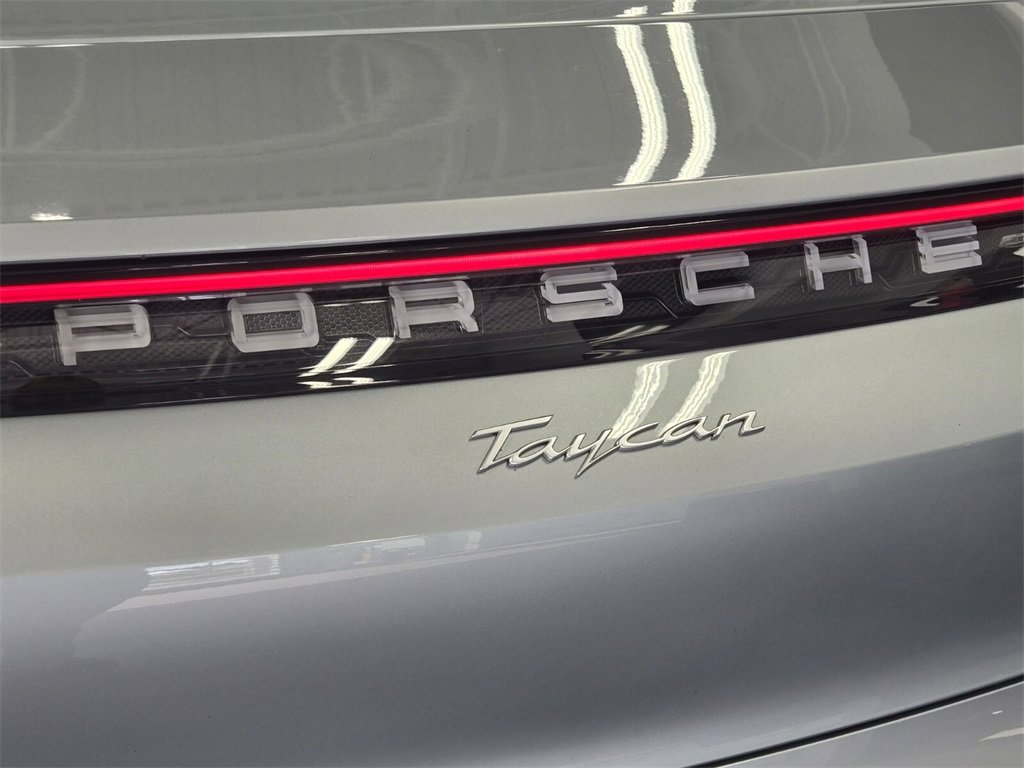 Used 2023 Porsche Taycan image 8