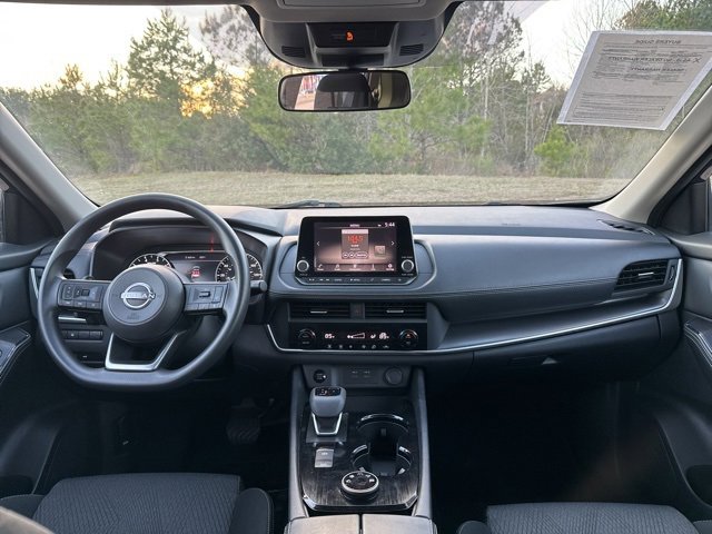 Used 2024 Nissan Rogue SV image 15