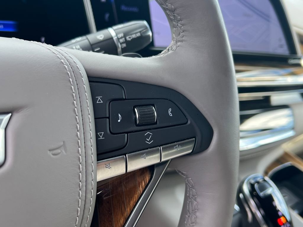 Used 2022 Cadillac Escalade Premium Luxury Platinum image 28
