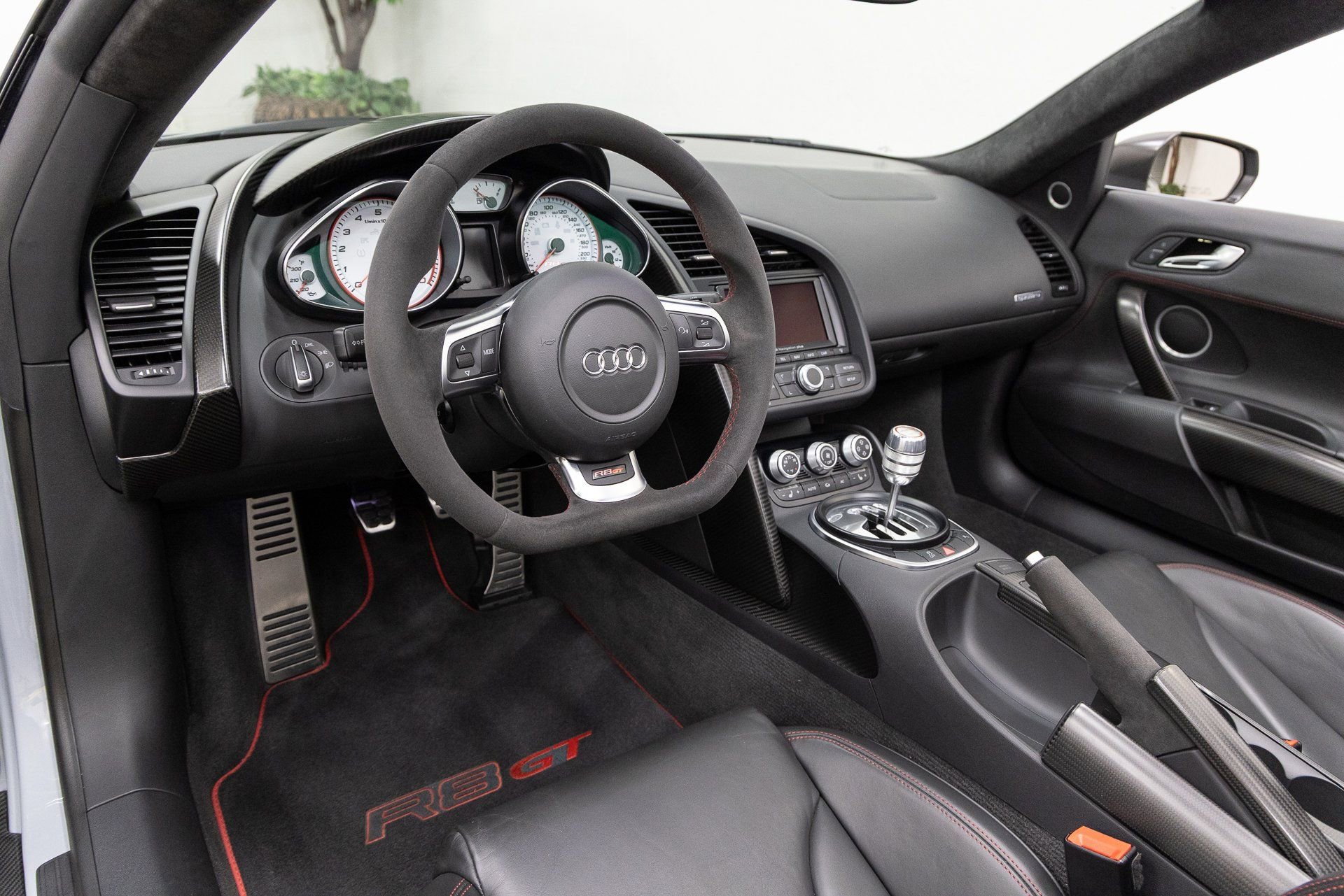 Used 2012 Audi R8 GT image 6