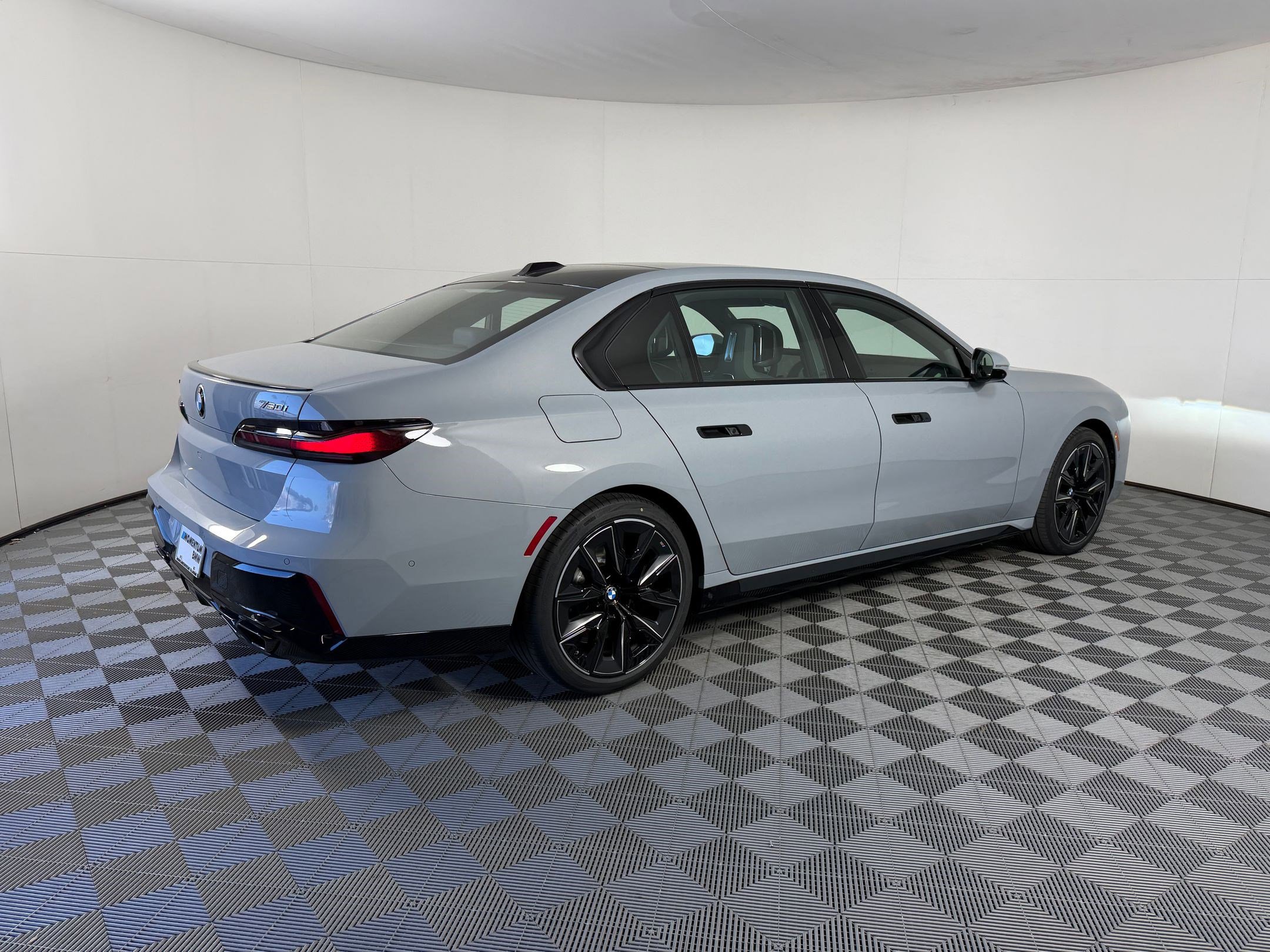 Used 2026 BMW 760i xDrive w/ Executive Package AWD/4WD image 9