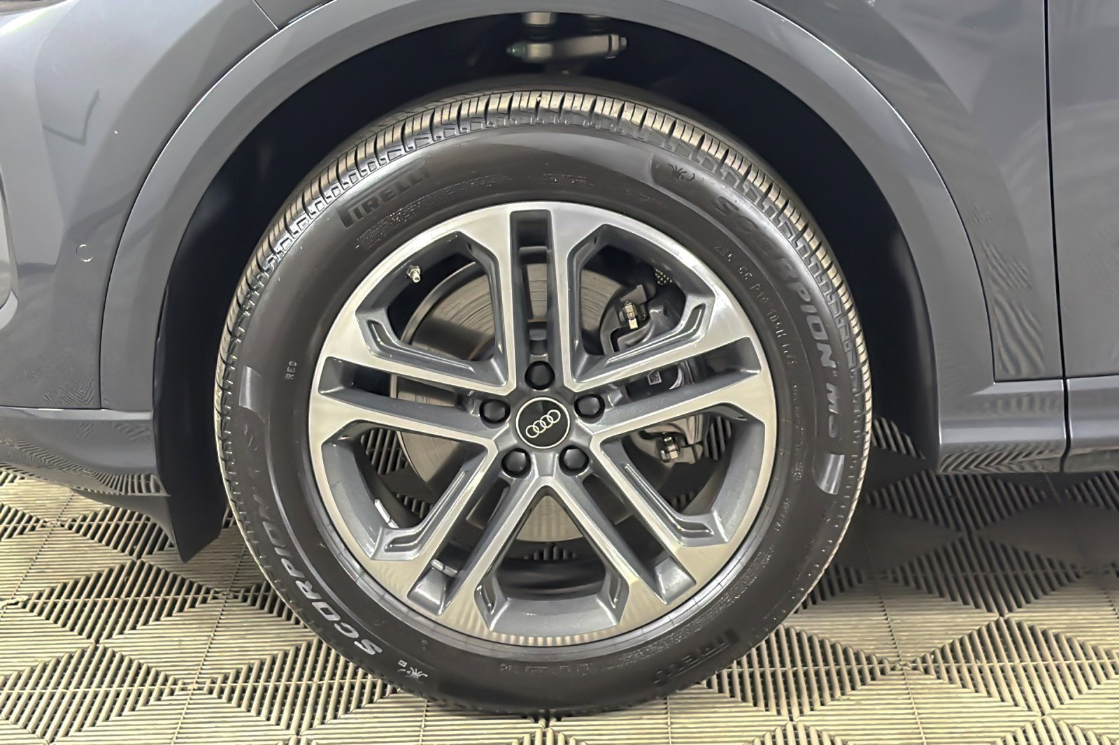 Used 2025 Audi Q5 Premium w/ 19" Wheel Package image 26