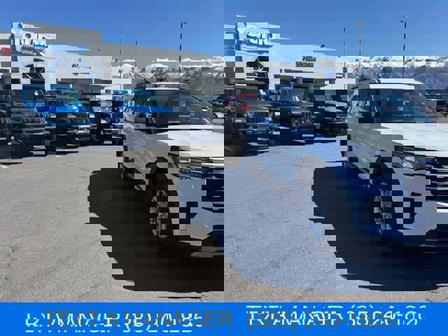 Used 2025 Ford Explorer Active image 4