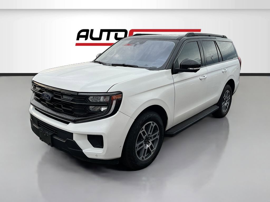 Used 2025 Ford Expedition Active AWD/4WD image 3
