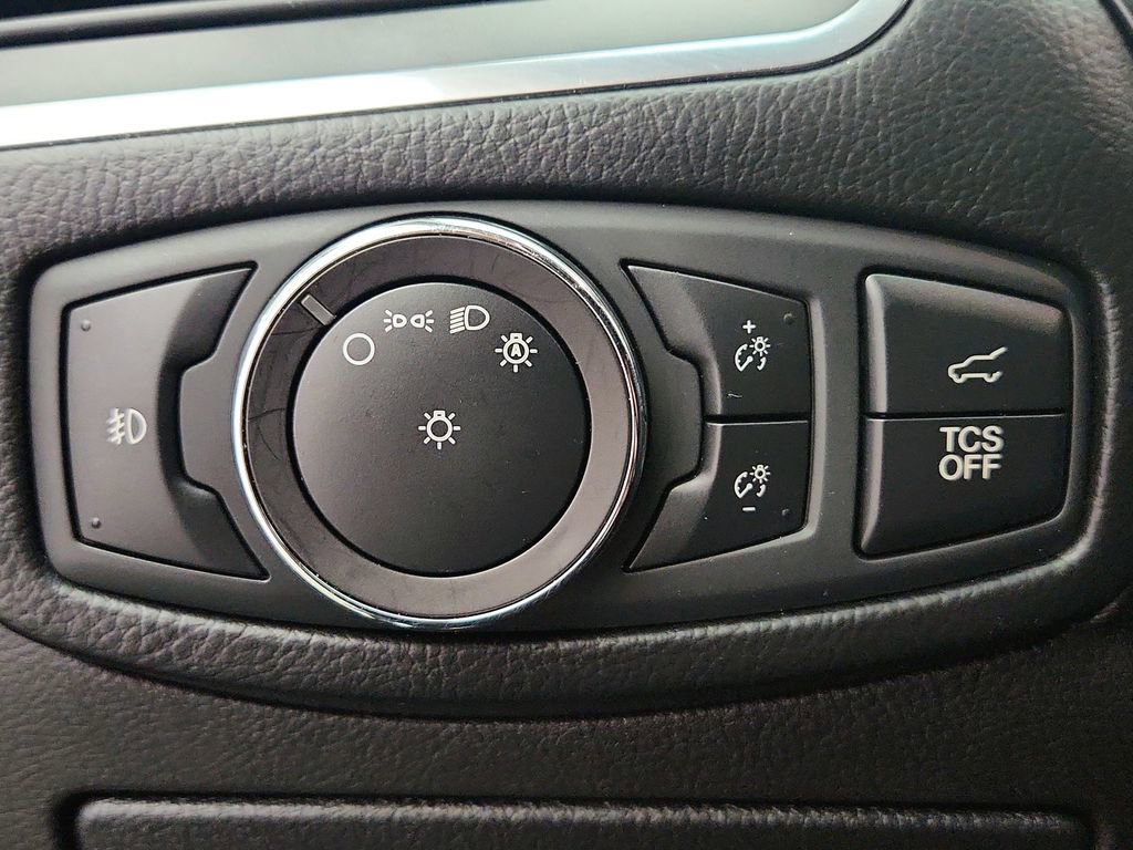 Used 2019 Ford Edge Titanium image 22