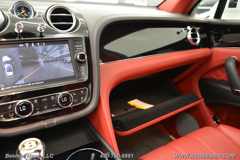 Used 2019 Bentley Bentayga AWD/4WD image 36