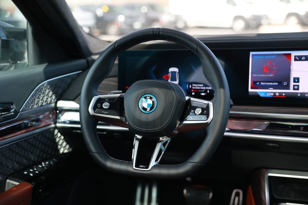 Used 2025 BMW i7 M70 w/ Executive Package image 25