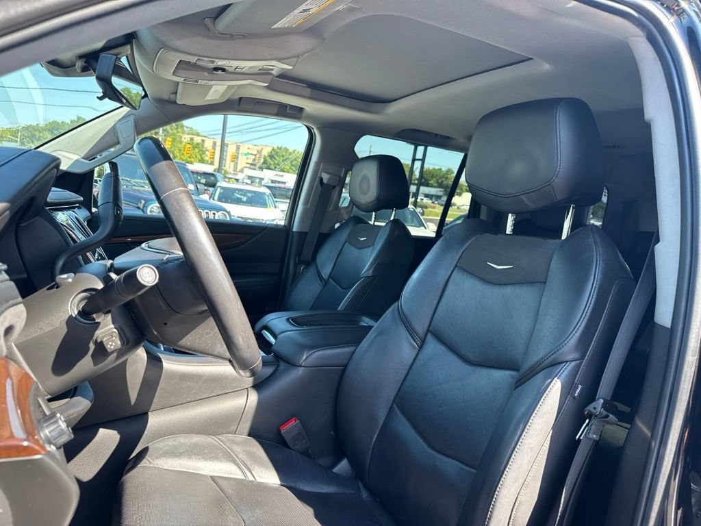 Used 2020 Cadillac Escalade Luxury RWD image 13