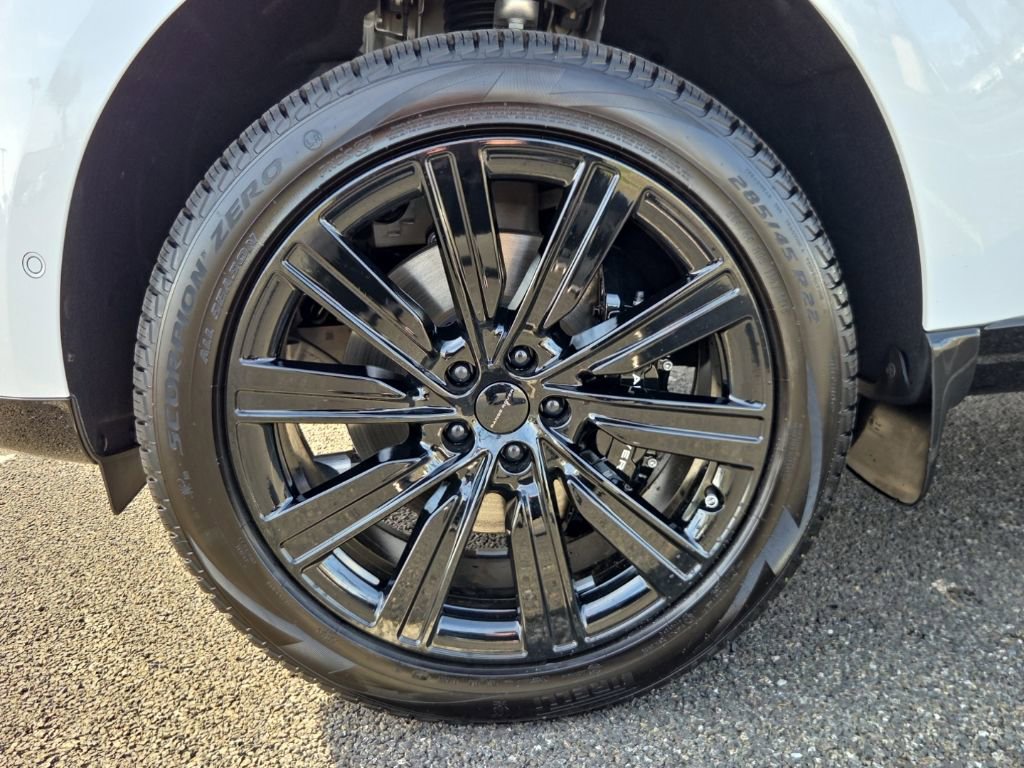 New 2026 Land Rover Range Rover Long Wheelbase SE AWD/4WD image 28