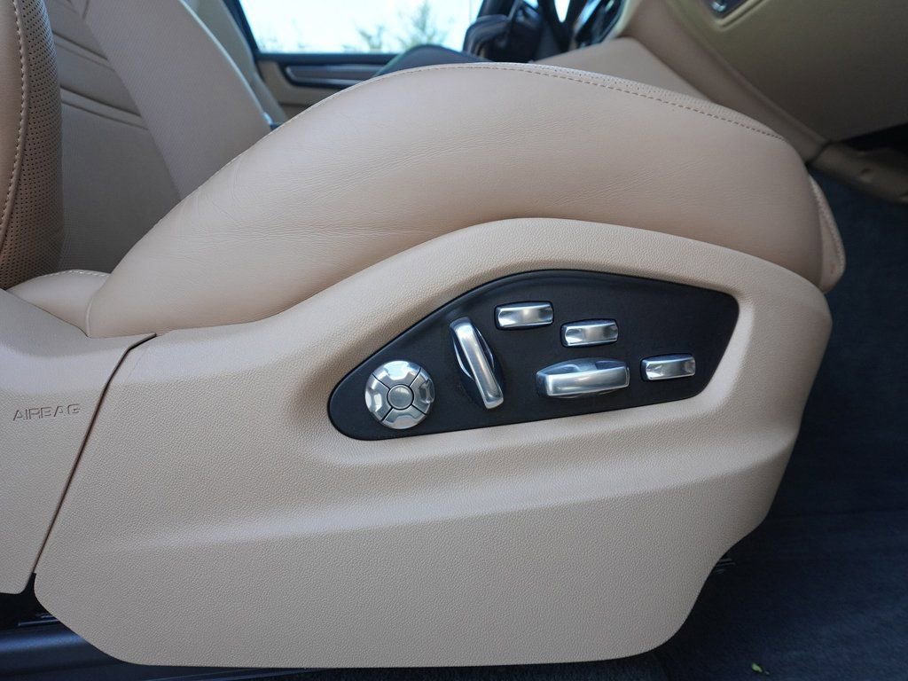 Used 2020 Porsche Cayenne Turbo image 41