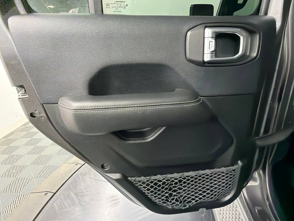 Used 2019 Jeep Wrangler Unlimited Sahara AWD/4WD image 34