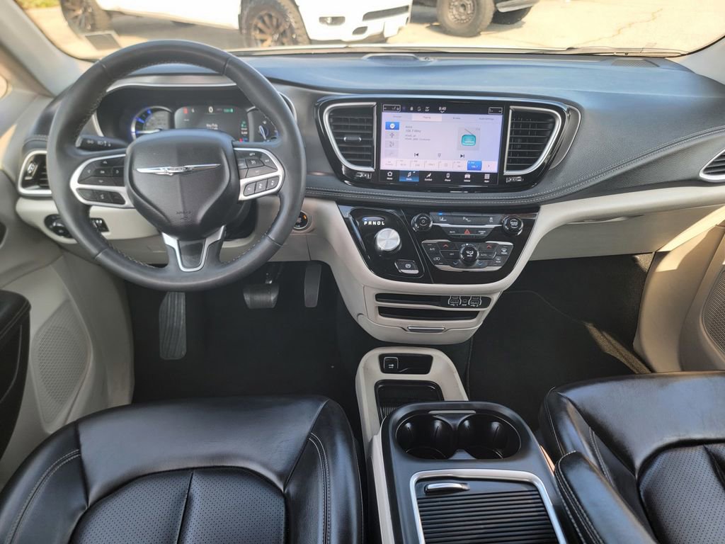 Certified 2023 Chrysler Pacifica Touring-L image 18