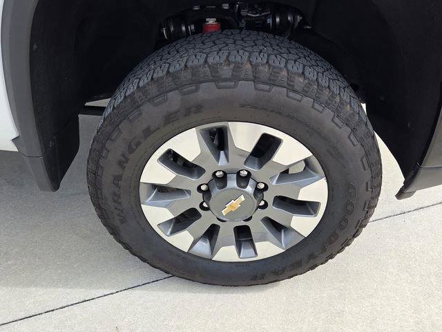 Used 2024 Chevrolet Silverado 2500 Custom w/ Custom Value Package AWD/4WD image 16