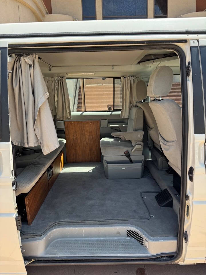 Used 2002 Volkswagen Eurovan MV FWD image 9