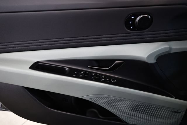 New 2026 Hyundai Elantra Limited FWD image 8
