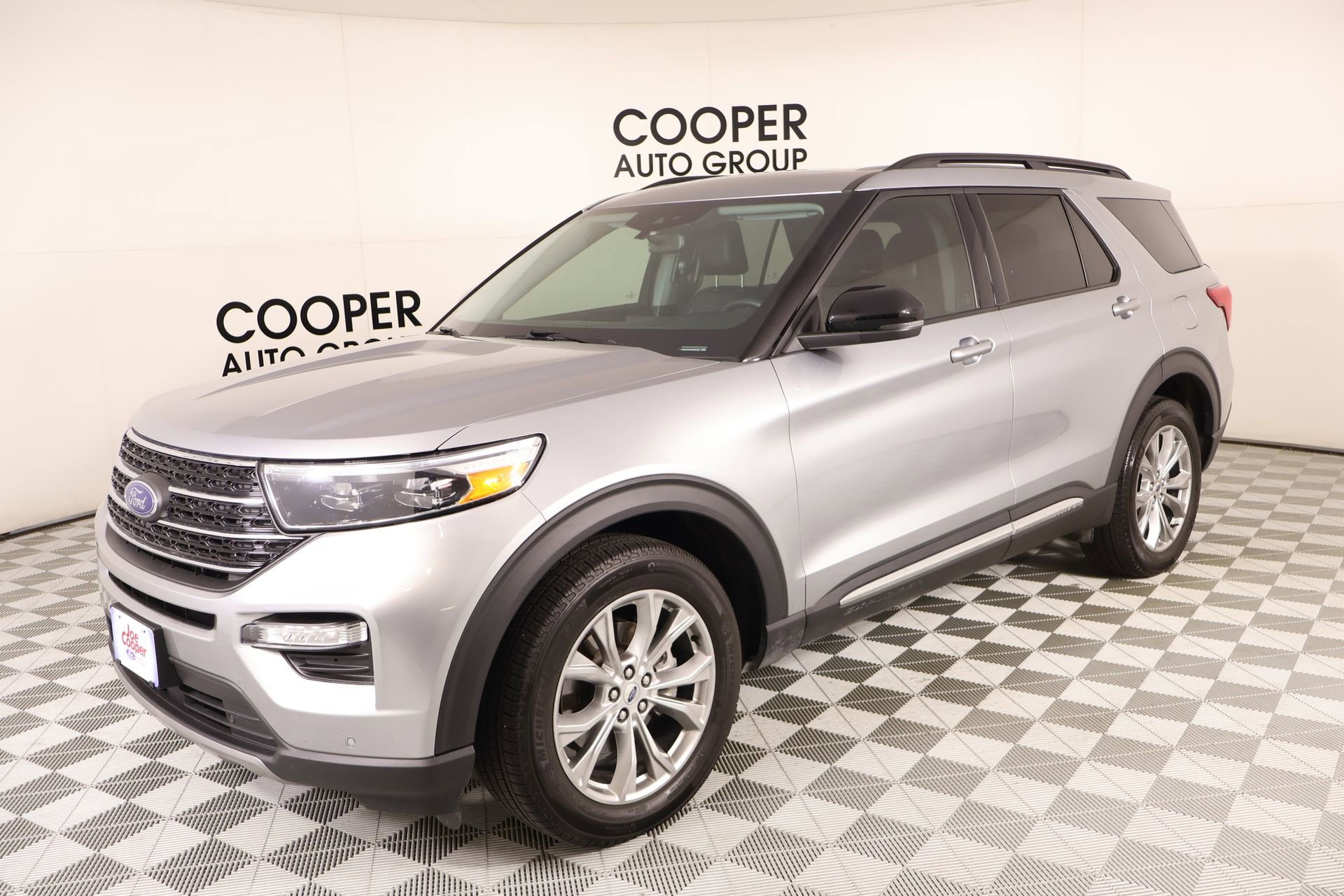 Used 2024 Ford Explorer XLT w/ Equipment Group 202A image 11