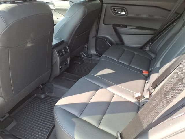 Certified 2025 Nissan Rogue SL w/ Tech Package FWD image 13