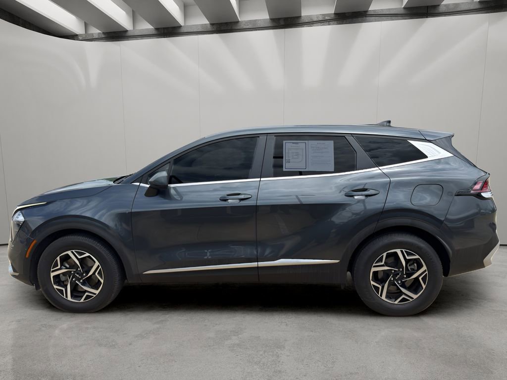 Used 2023 Kia Sportage LX FWD image 2