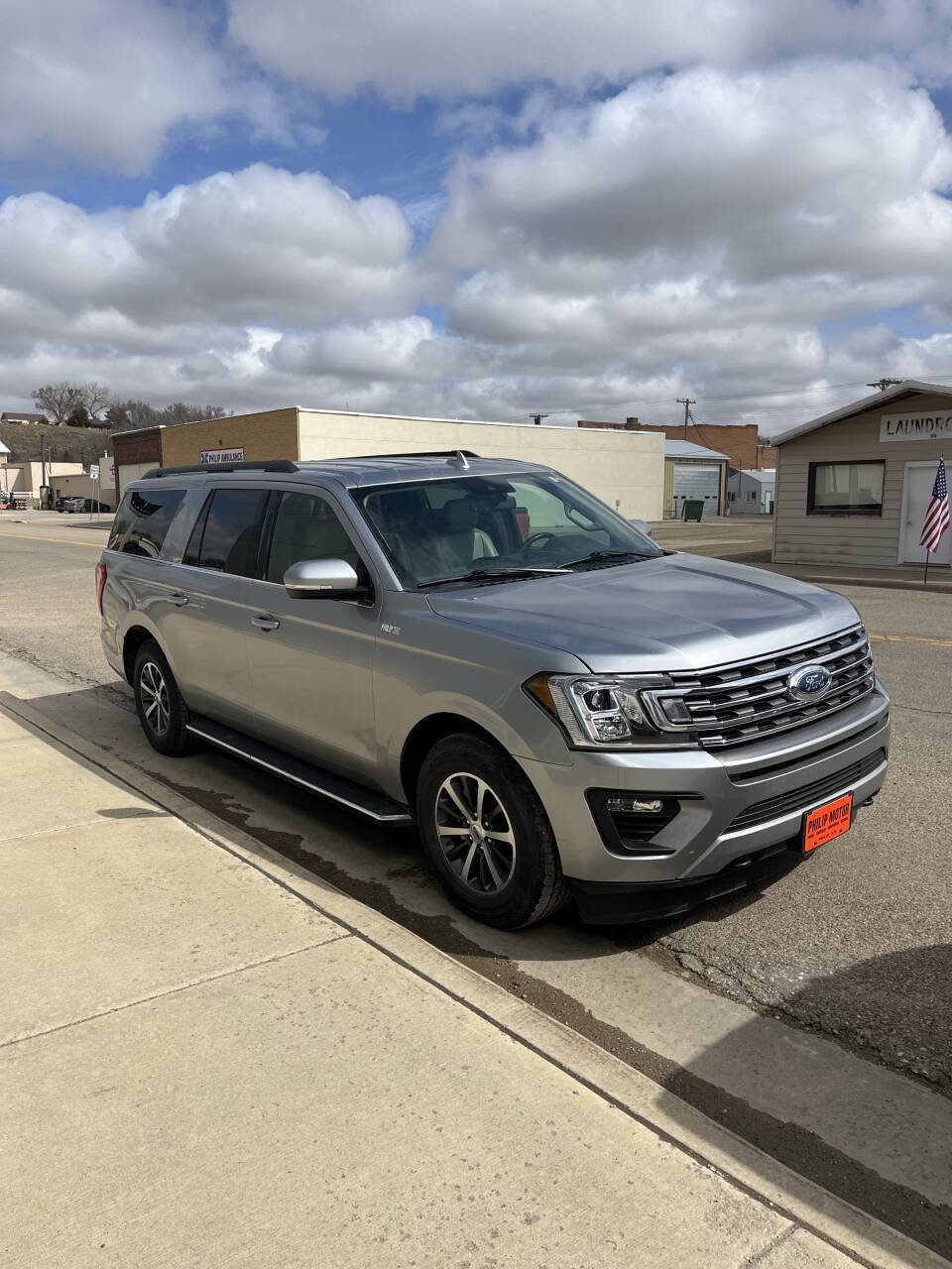 Used 2021 Ford Expedition Max XLT image 3