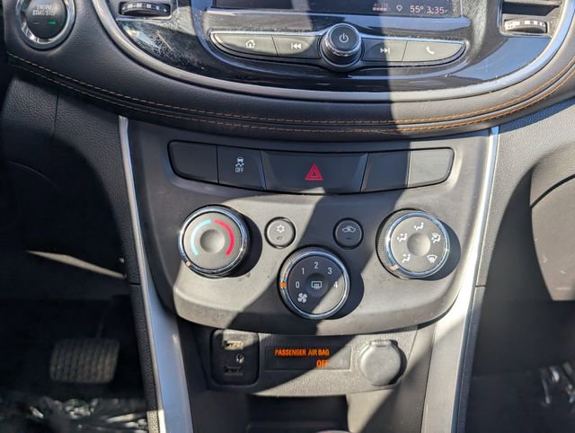 Used 2022 Chevrolet Trax LT w/ LT Convenience Package image 14