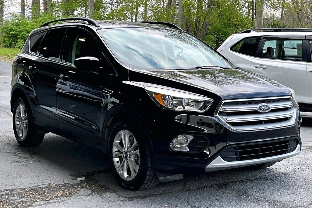 Used 2018 Ford Escape SE w/ SE Sync 3 Package AWD/4WD image 19