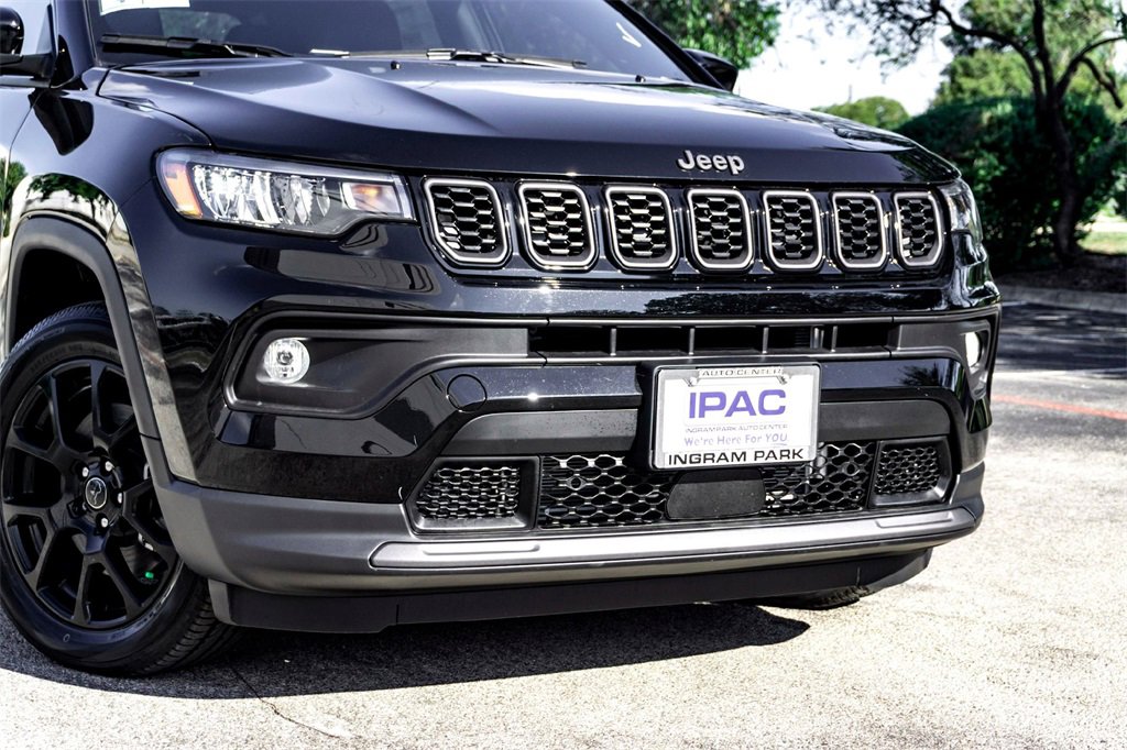 New 2026 Jeep Compass Latitude image 3