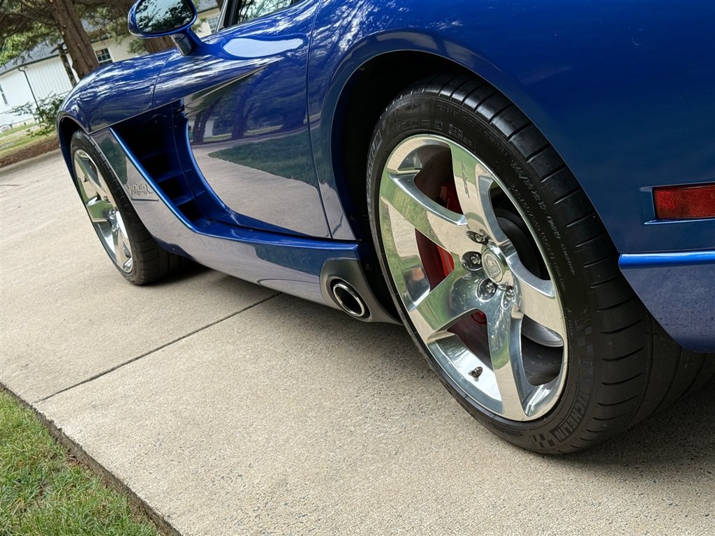 Used 2006 Dodge Viper SRT-10 RWD image 25