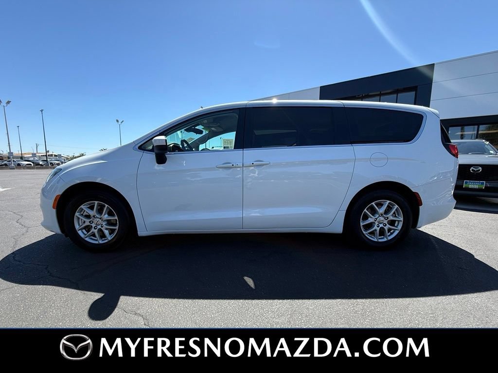 Used 2023 Chrysler Voyager LX FWD image 7
