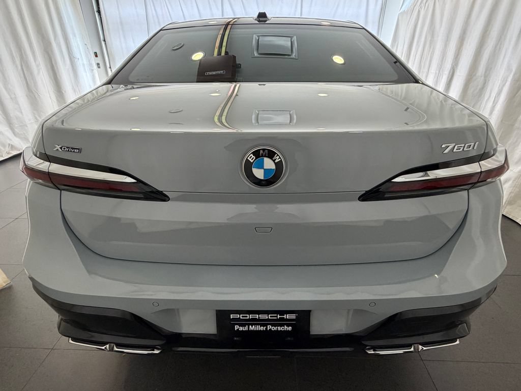 Used 2024 BMW 760i xDrive w/ Premium Package 2 AWD/4WD image 8