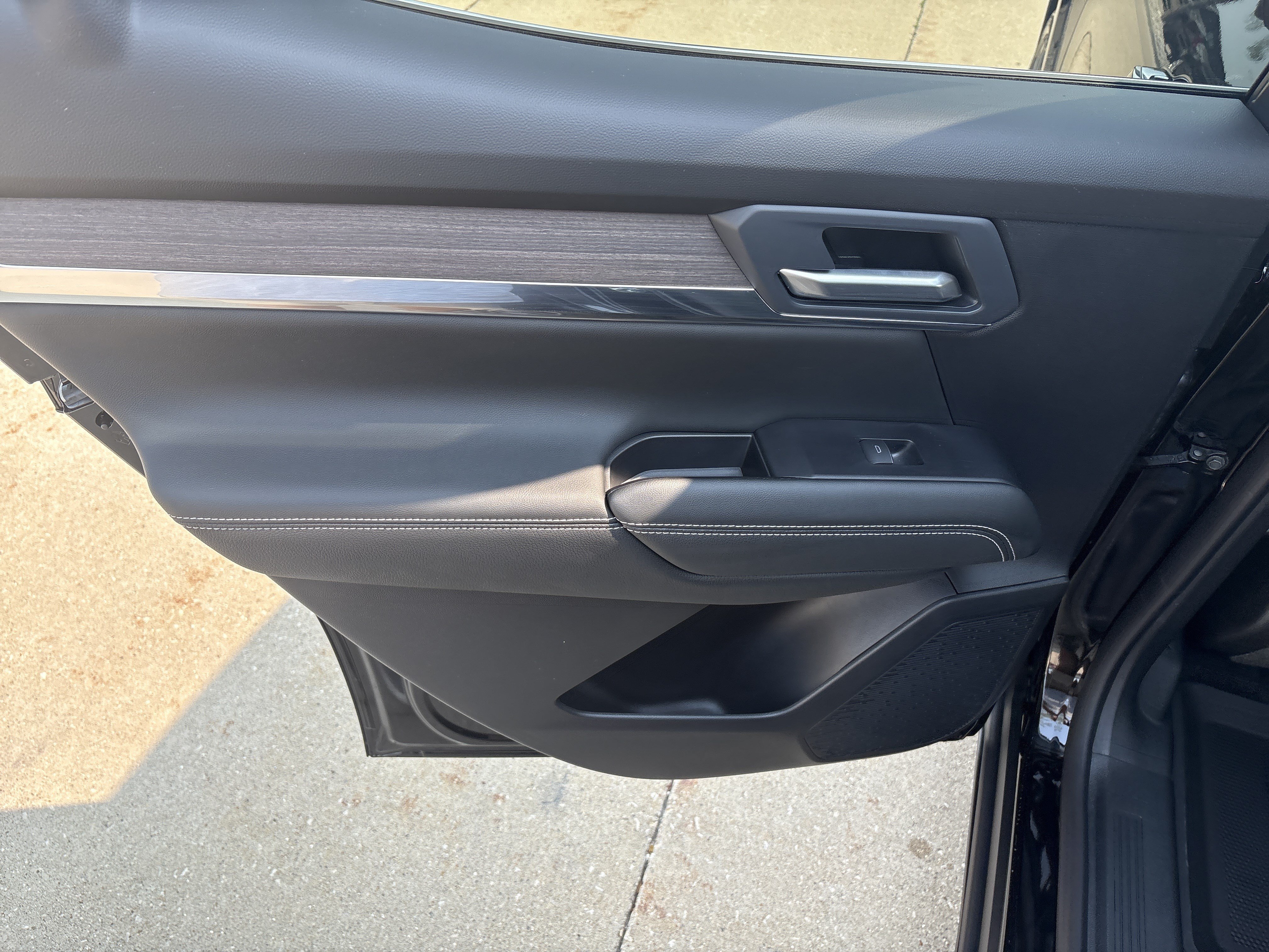 New 2027 GMC Terrain Denali w/ LPO, Black Badging Package AWD/4WD image 12