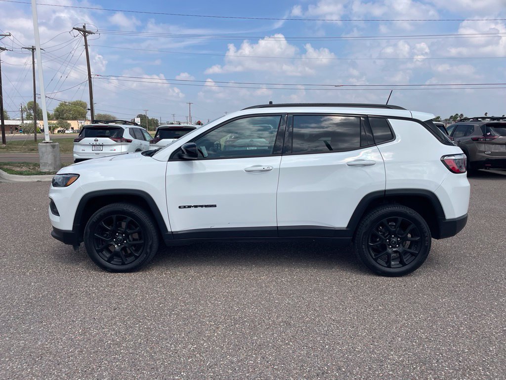 Used 2026 Jeep Compass Latitude AWD/4WD image 4