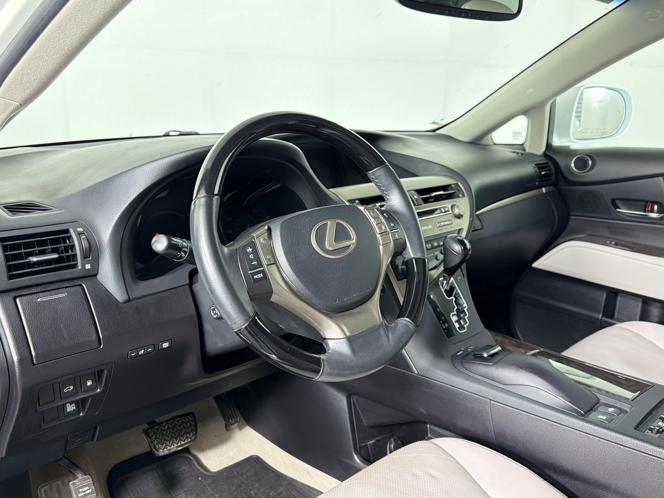 Used 2015 Lexus RX 450h FWD image 3