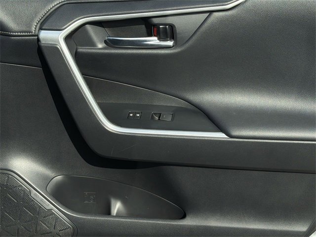 Used 2020 Toyota RAV4 Limited image 37