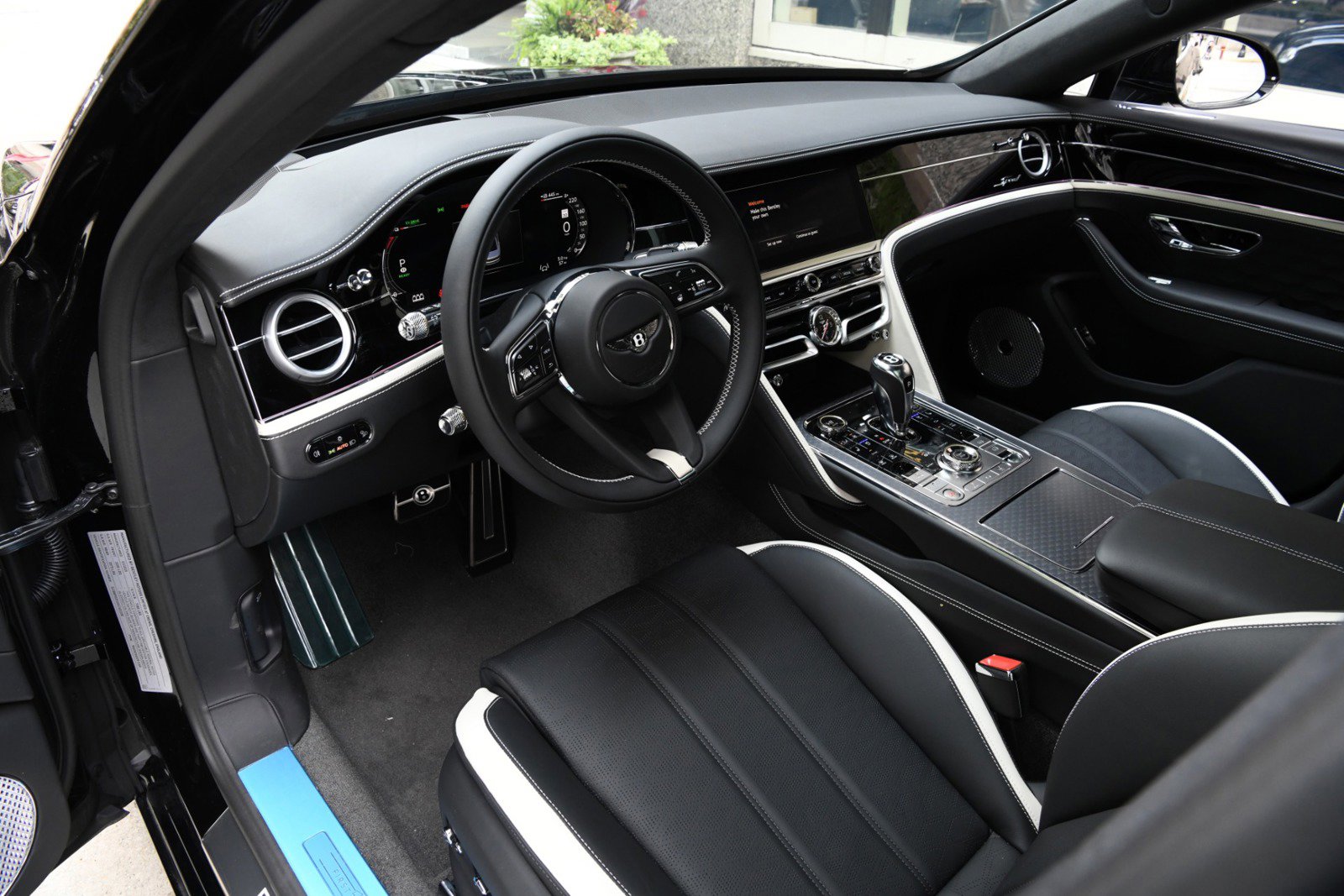 New 2025 Bentley Flying Spur Plug-In Hybrid image 15