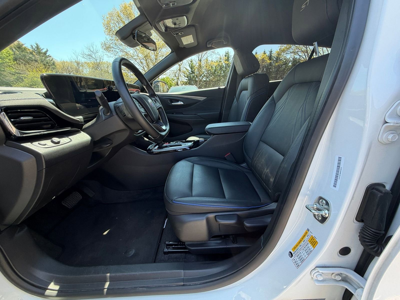 Used 2025 Buick Envista Sport Touring FWD image 25