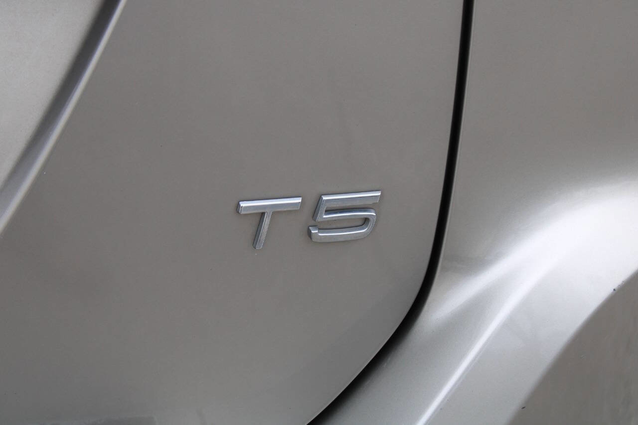 Used 2015 Volvo XC60 T5 Premier image 12