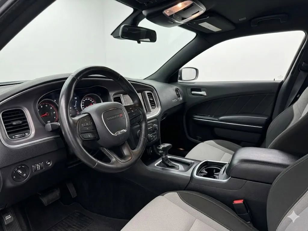 Used 2020 Dodge Charger SXT image 3